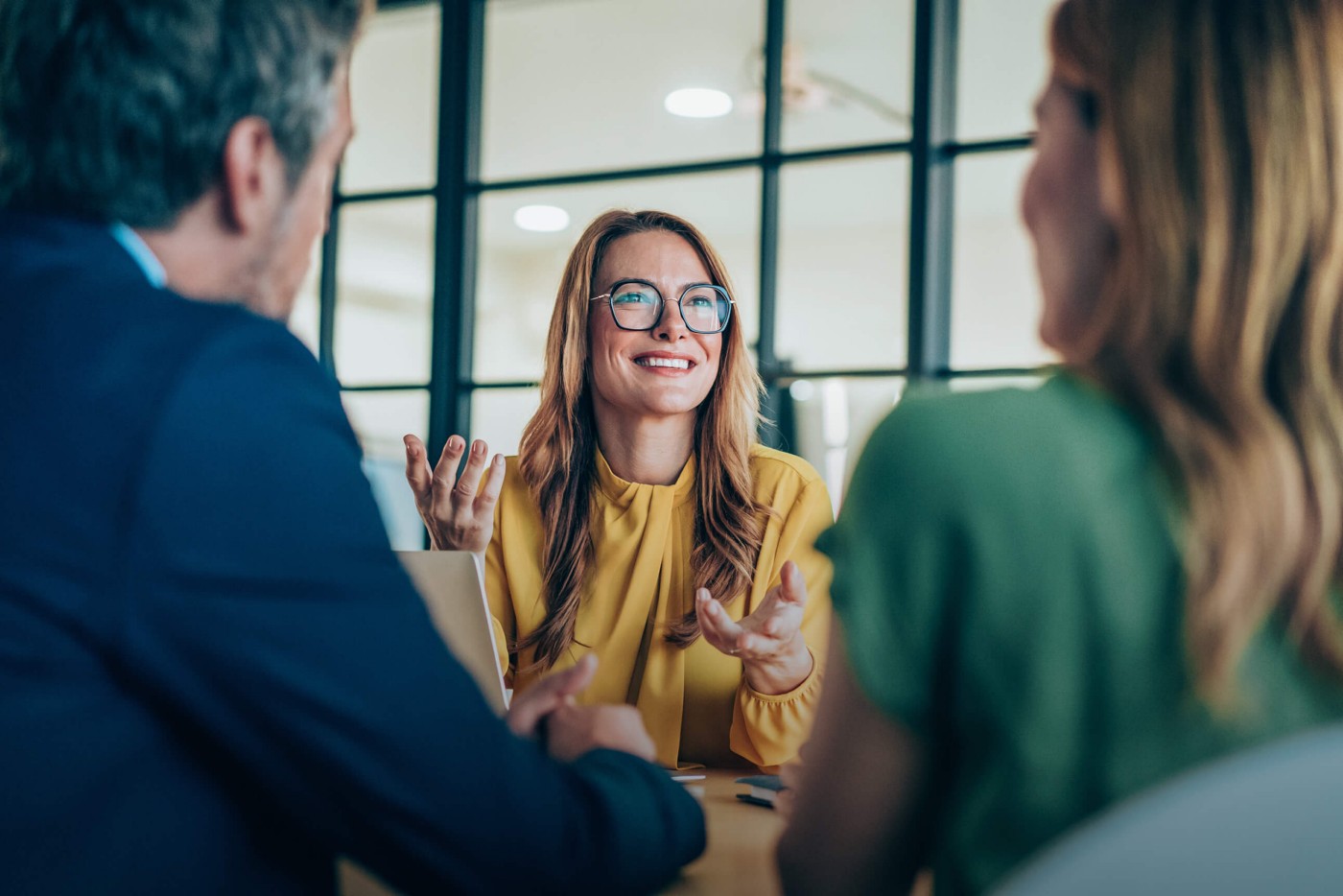 Drei Kolleg:innen im Gespräch