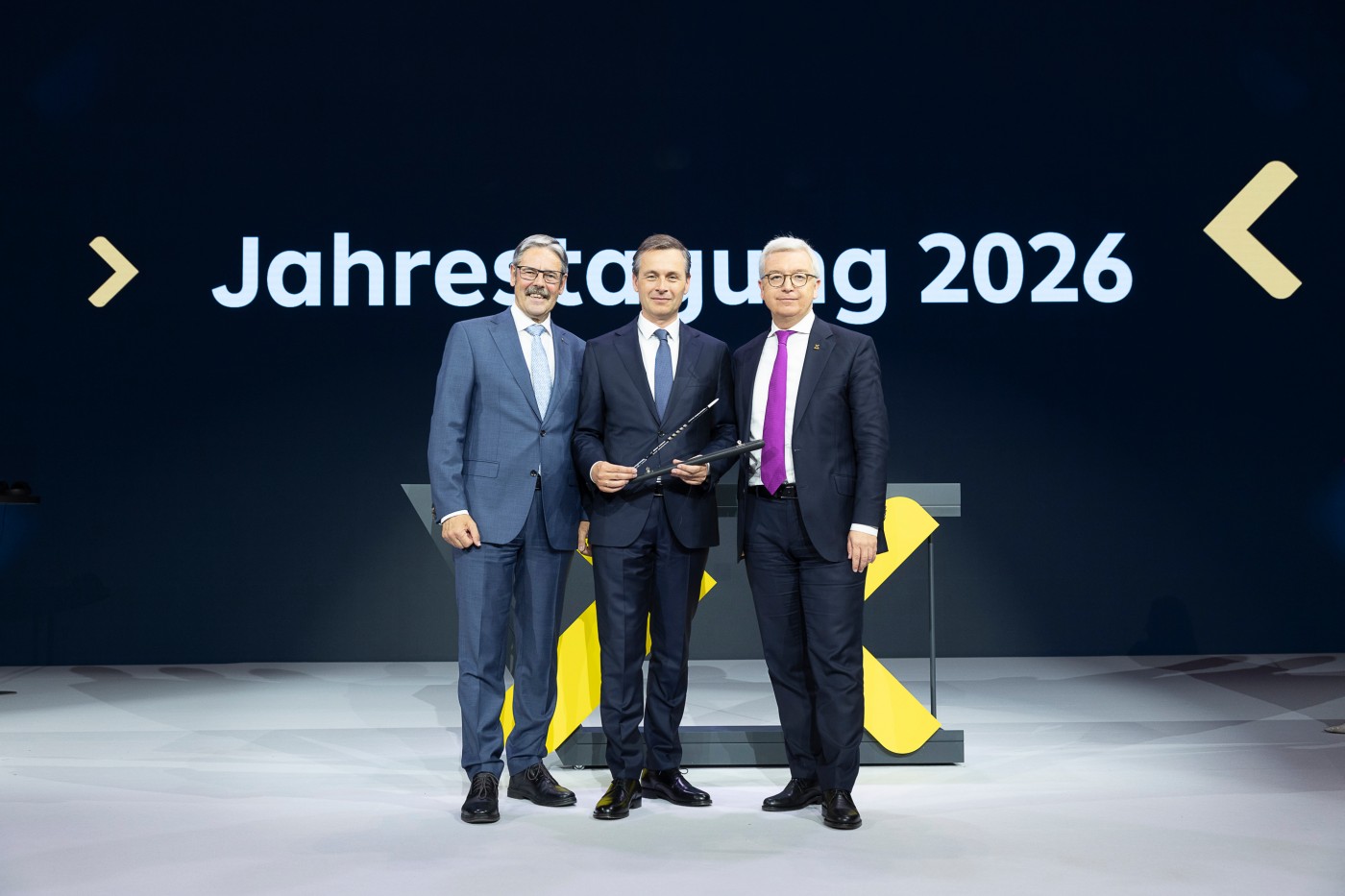 Taktstock-Übergabe_Erwin Hameseder, Martin Hauer, Michael Höllerer