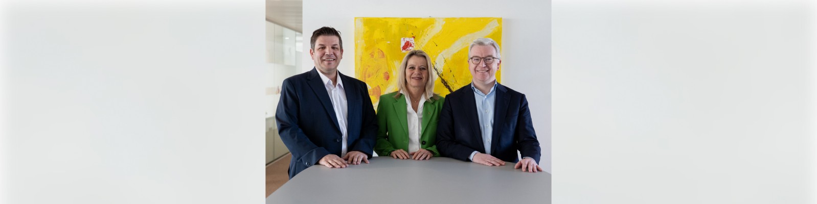 v.l.n.r.: Andreas Schneemann (Gründer und Geschäftsführer von Enlion), Eva Fugger (Generaldirektor-Stv.In Raiffeisenlandesbank Burgenland) und Michael Höllerer (Generaldirektor Raiffeisen Niederösterreich-Wien)