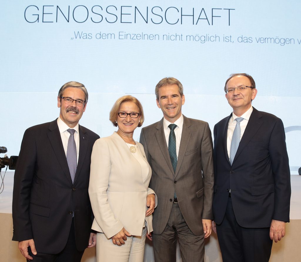 v.l.: Präs. Erwin Hameseder, Landeshauptfrau Johanna Mikl-Leitner, Finanzminister Hartwig Löger, GD Klaus Buchleitner. Copyright: Raiffeisen NÖ-Wien, Fotograf: Roland Rudolph v.l.: Präs. Erwin Hameseder, Landeshauptfrau Johanna Mikl-Leitner, Finanzminister Hartwig Löger, GD Klaus Buchleitner. Copyright: Raiffeisen NÖ-Wien, Fotograf: Roland Rudolph