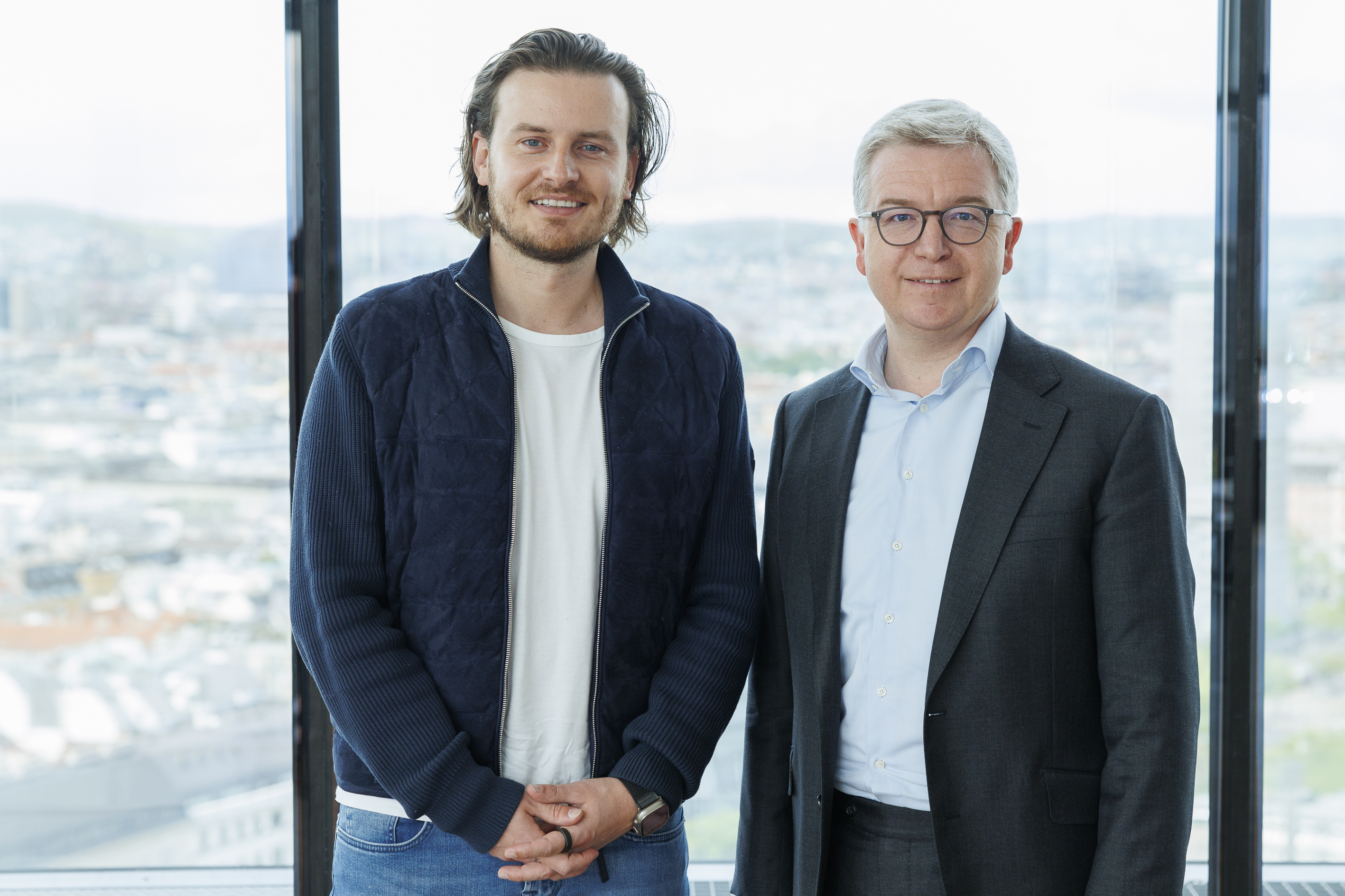 Bitpanda-CEO Eric Demuth und Generaldirektor Raiffeisen NÖ-Wien Michael Höllerer.