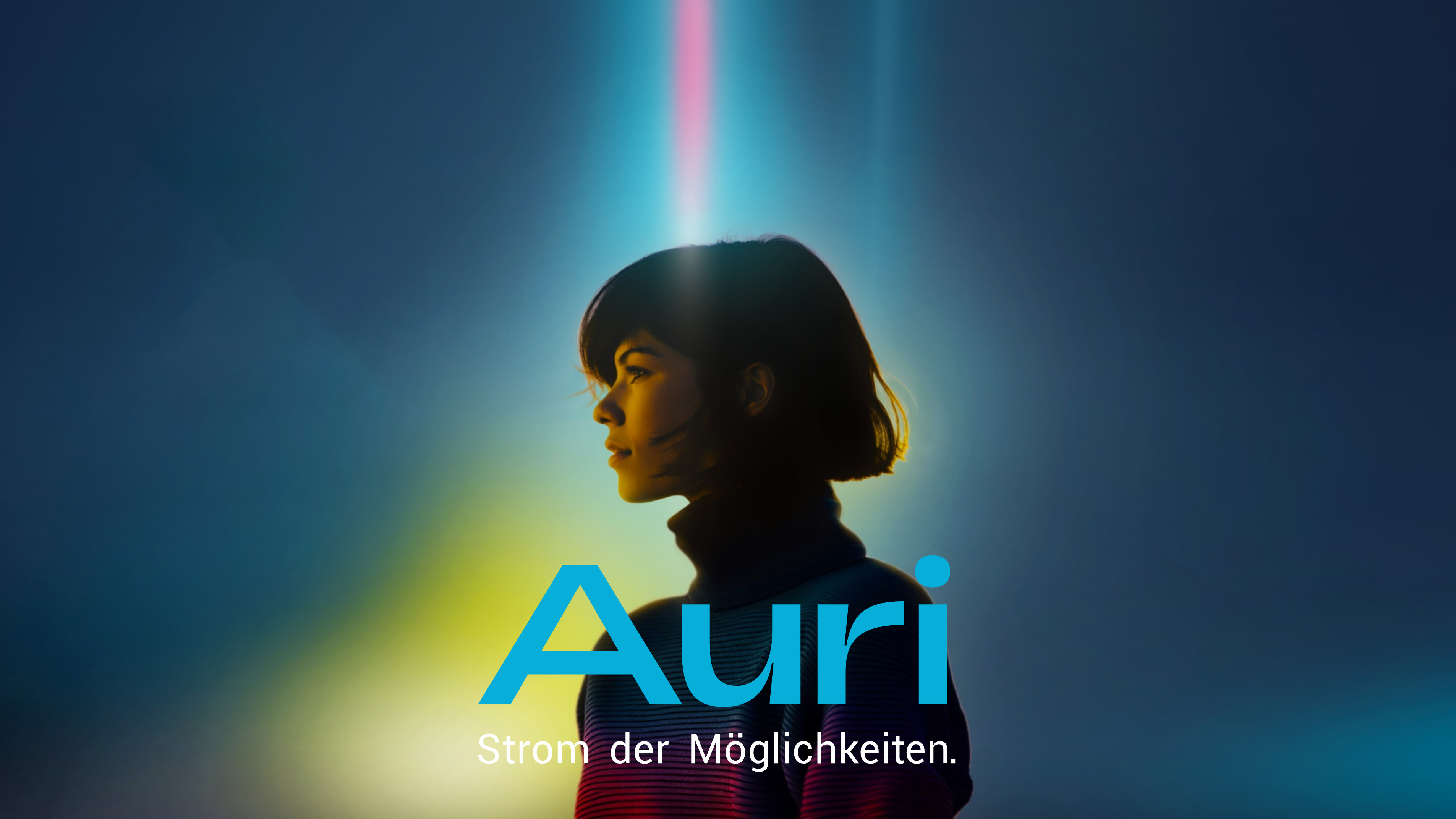 Sujet-Bild zum Ökostromtarif Auri-One, Frau mit Blick zur Seite, Schriftzug Auri