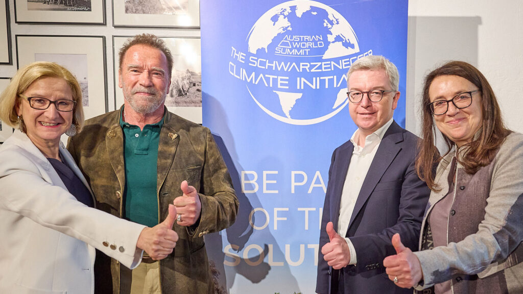 AWS Solutions Hub_LH Johanna Mikl-Leitner_Arnold Schwarzenegger_Raiffeisen NÖ-Wien GD Michael Höllerer_Dir. Monika Langthaler_c_Georges Schneider