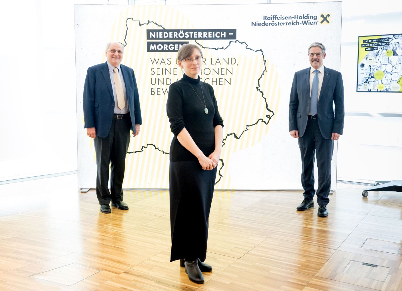 WIFO-Leiter Prof. Christoph Badelt, Studienautorin Sandra Bilek-Steindl und Obmann der Raiffeisen-Holding NÖ-Wien Erwin Hameseder